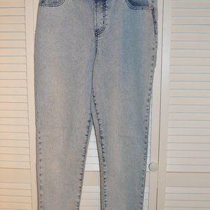 DG2 Stone washed chambray jegging size medium with back yoke stitching.